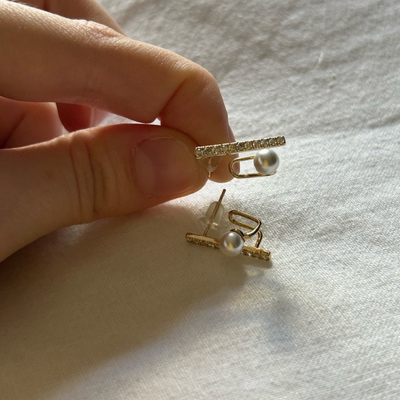 🚨4/$10🚨 NEW Silver Post 1990 Pearl and Rhinestone Drop Earrings - Picture 6 of 9